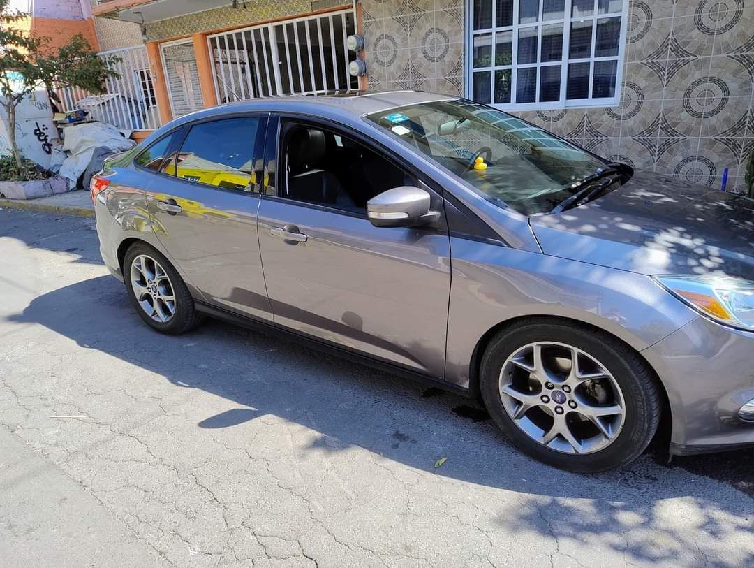 Ford Focus 2013, foto 1