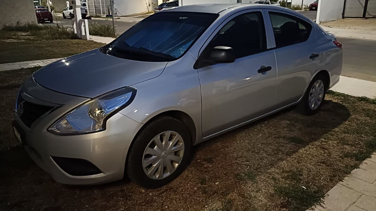 NISSAN versa