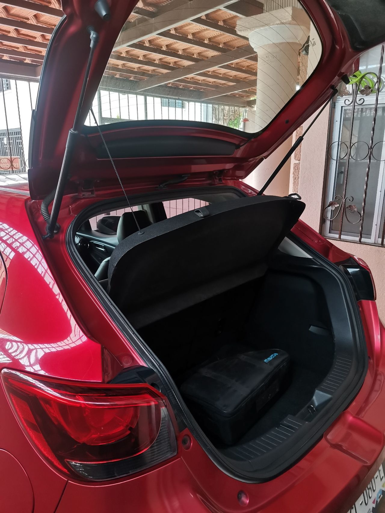 Mazda Mazda2 2016, foto 1